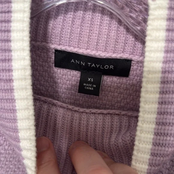 Ann Taylor Women’s Purple (Lilac) Tipped Turtleneck Sweater / Size XS - Picture 4 of 7